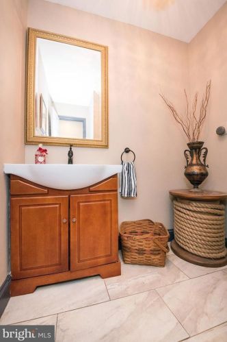 1700 Concord Ct, Blue Bell PA  19422-1336 exterior