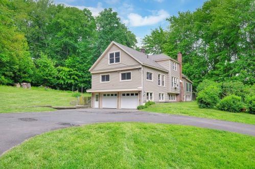 172 Farmer Brown Ln, West Springfield, MA 01089-4526