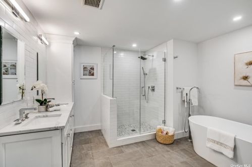 53 Winkle Point Dr, Northport NY  11768-1154 exterior