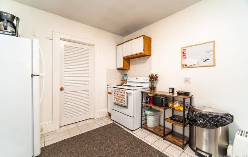 107 Birdsey Ave, Middletown CT  06457-4302 exterior