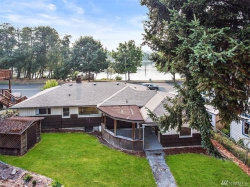 320 Bay Dr, Olympia, WA 98502-4953
