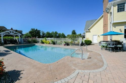 16 Marie Ln, Wallingford CT  06492-1935 exterior