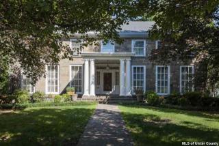 322 Albany Ave, Kingston, NY 12401-2518