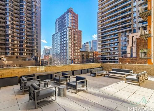 330 39th St, New York NY  10018-1402 exterior