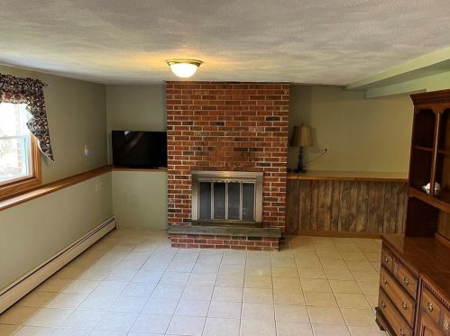 7 Hawthorne Rd, Coventry RI 02816-7630 exterior