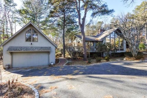 11 Fairway Ln, Mashpee MA  02649-4600 exterior