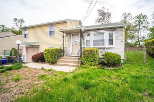 47 Cronin Dr, Waterbury, CT 06708-4816