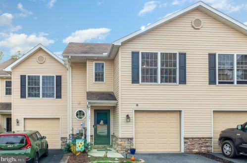 123 Bungalow Rd, West Enola, PA 17025-2313