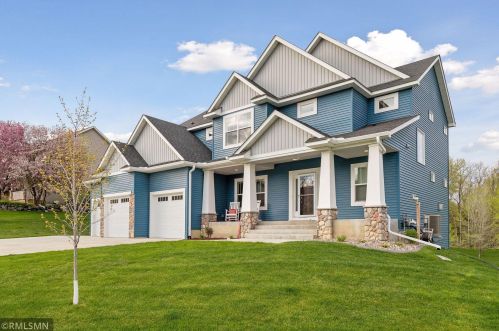 1881 White Oak Dr, Chaska, MN 55318-1568