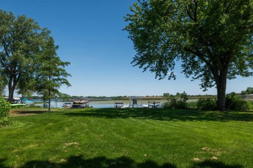 25000 Breezy Point Rd, Waterford, WI 53185-2263
