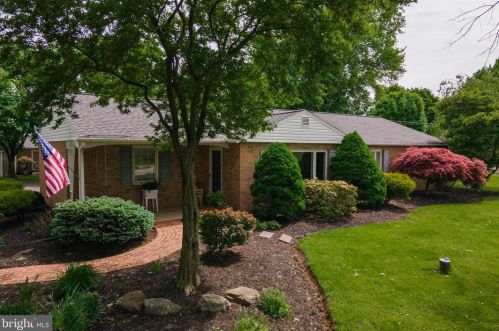 461 Schoolhouse Rd, Harleysville, PA 19438-1016