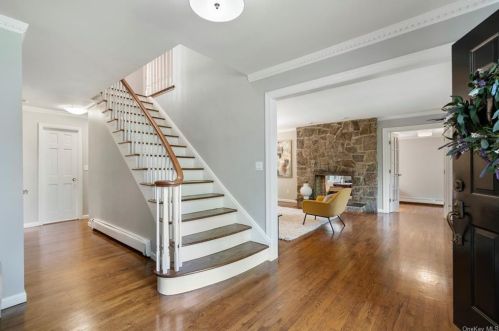36 Melrose Dr, New Rochelle, NY 10804-4610