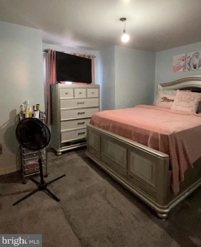 1216 Derry St, Harrisburg PA 17111-1141 exterior