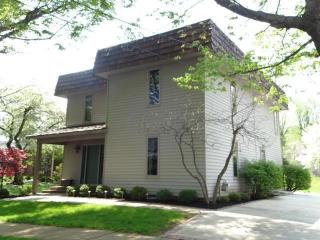 127 Mulberry St, Granville, OH 43023-1115