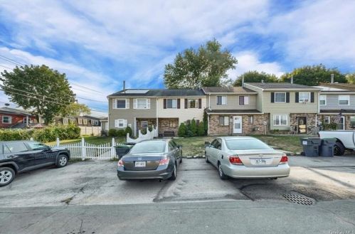203 Everett Pl, Maybrook, NY 12543-1115