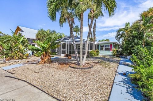 2355 Lemon St, Saint James City FL  33956-2082 exterior