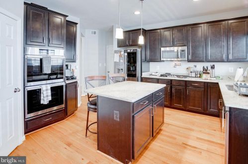 3602 Eagle Ridge Dr, Woodbridge VA  22191-6564 exterior