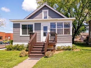 357 Garfield St, Minneapolis, MN 55413-2601