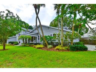 1524 Bay Point Dr, Sarasota, FL 34236-8408
