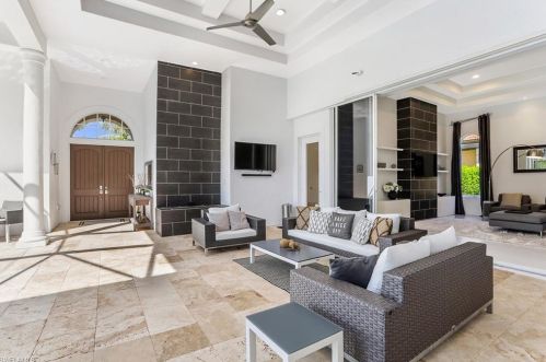 9045 Shenendoah Cir, Naples FL 34113-1663 exterior