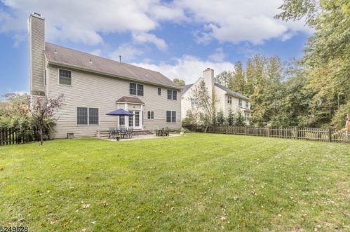 11 Autumn Dr, Scotch Plains NJ  07076-2431 exterior