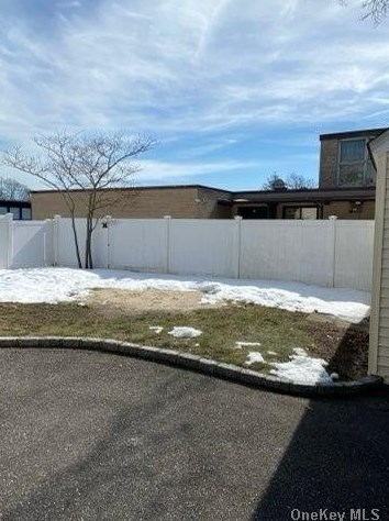 3938 Gilmartin Ln, Seaford NY  11783-2620 exterior