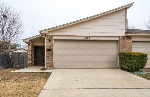 2263 Jackson Cir, Carrollton, TX 75006-1657