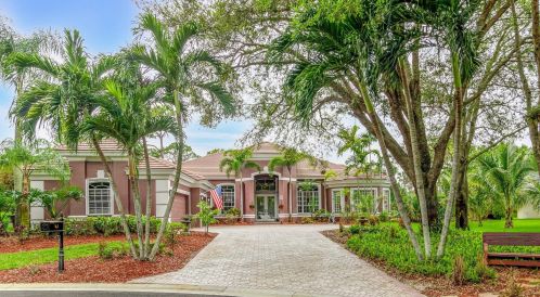 905 Forest Glen Ln, West Palm Beach, FL 33414-6350