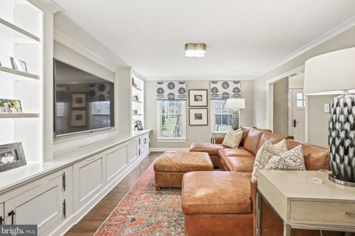 810 Hickory Vale Ln, Great Falls VA  22066-2810 exterior