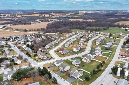 30 Centre Ct, Red Lion PA  17356-8949 exterior
