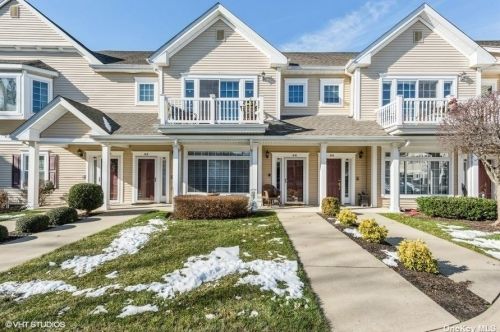 44 Genevieve Ct, Amityville, NY 11701-1553
