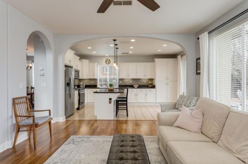 4264 Borderlands Dr, Rancho Cordova CA 95742-7754 exterior