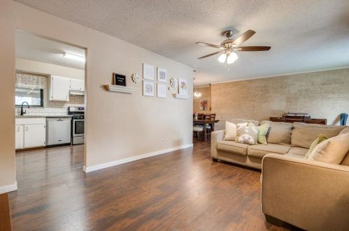 607 Pauline St, Euless, TX 76040-5118