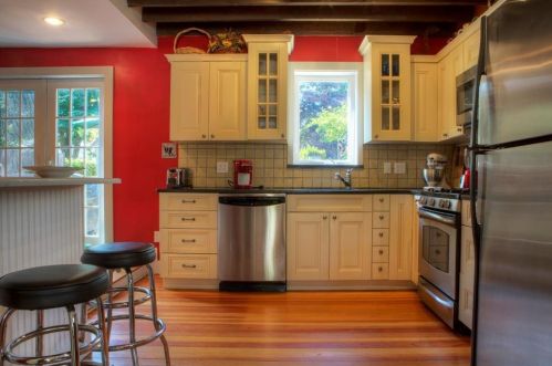 36 Poplar St, Middletown RI  02840-2436 exterior