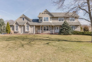 424 Candlewick Ct, Delafield, WI 53018-1152
