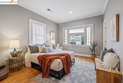 409 45th St, Oakland CA  94609-2124 exterior