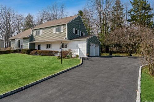 164 Seton Dr, New Rochelle, NY 10804-1503