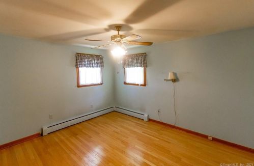 899 Old Rock Hill Rd, Wallingford CT  06492-3950 exterior