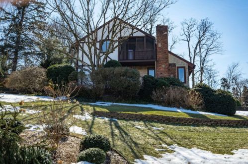9 Cathy Ct, Northport, NY 11768-3458