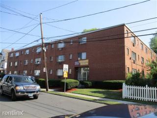69 Ward Pl, Hartford CT  06106-3050 exterior