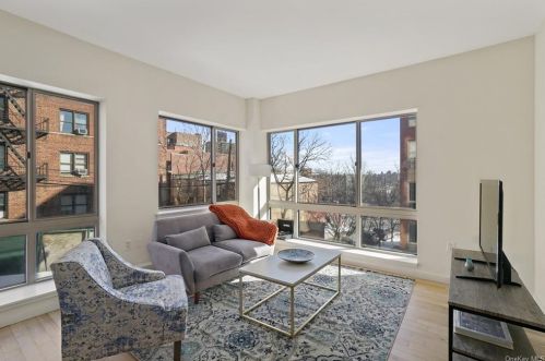 460 236th St, Bronx, NY 10470-2106