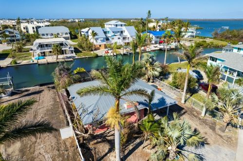 267 Flamingo St, Fort Myers Beach FL  33931-4311 exterior