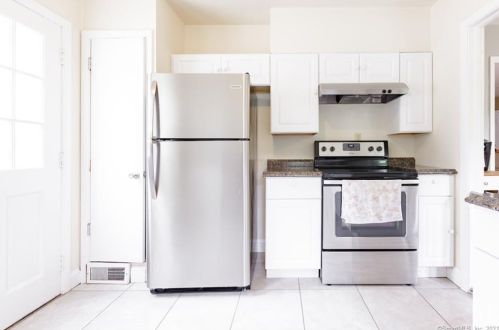 308 Twin Lakes Rd, North Branford CT  06471-1220 exterior