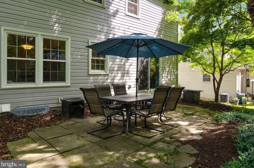 9514 Wallingford Dr, Springfield VA 22015-1738 exterior