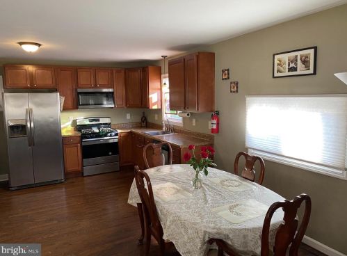 315 Oakwood Dr, Newfield, NJ 08344-9568