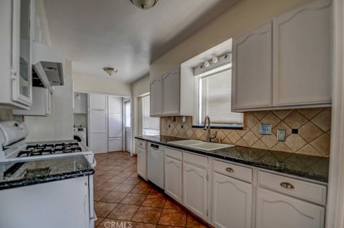 5949 Lewis Ave, Long Beach CA  90805-3528 exterior