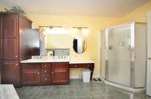 67 Steeplechase Dr, Manchester CT  06040-7066 exterior