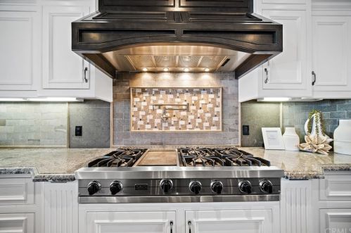 920 Kings Rd, Newport Beach CA  92663-5718 exterior
