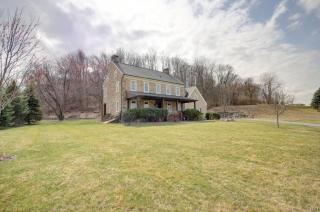 1520 Jakes Pl, Hellertown, PA 18055-2641