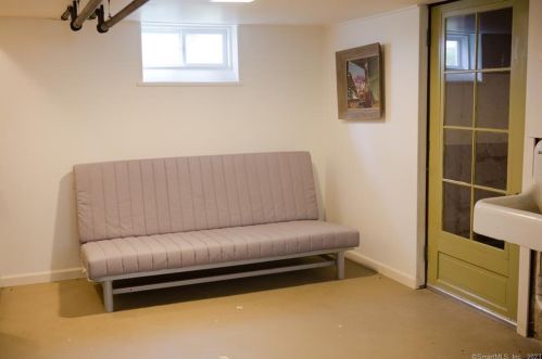 819 Cleveland Ave, Bridgeport CT 06606-5289 exterior